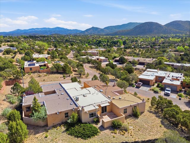 1810 Calle De Sebastian G2, Santa Fe, NM 87505