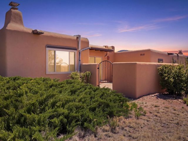 1810 Calle De Sebastian G2, Santa Fe, NM 87505