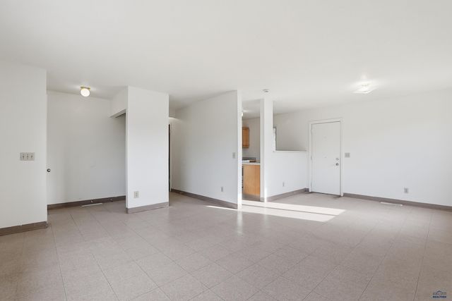 936 E OAKLAND, Rapid City, SD 57701