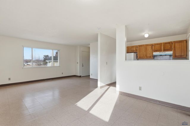 936 E OAKLAND, Rapid City, SD 57701