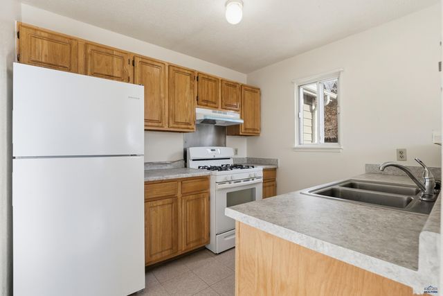 936 E OAKLAND, Rapid City, SD 57701