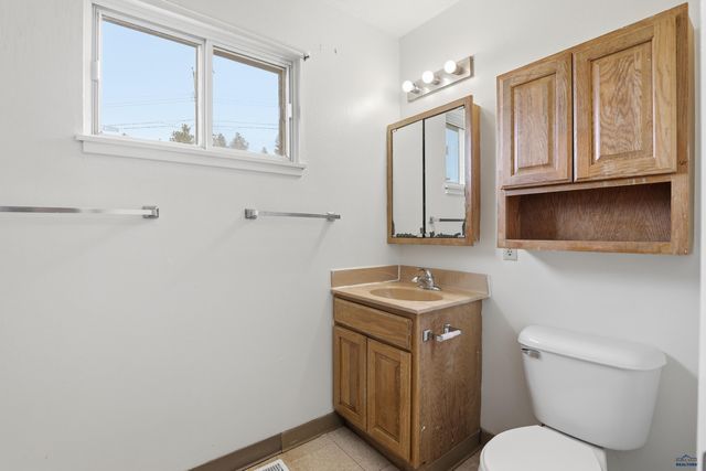 936 E OAKLAND, Rapid City, SD 57701