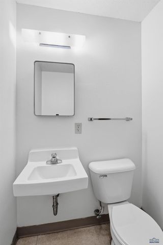 936 E OAKLAND, Rapid City, SD 57701