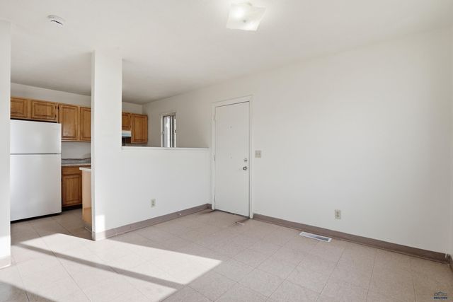 936 E OAKLAND, Rapid City, SD 57701