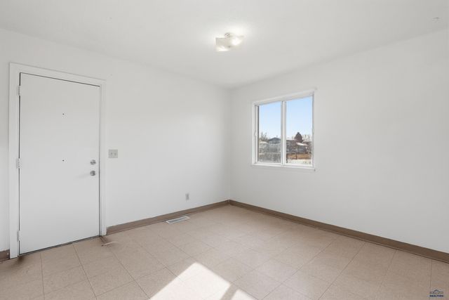 936 E OAKLAND, Rapid City, SD 57701