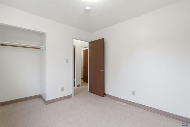 936 E OAKLAND, Rapid City, SD 57701