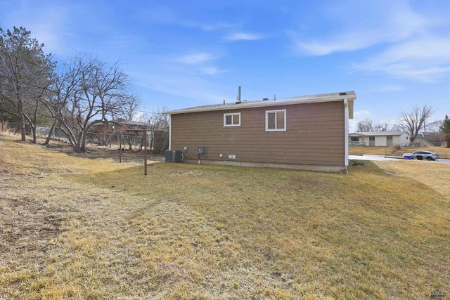 936 E OAKLAND, Rapid City, SD 57701