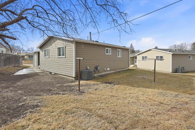 936 E OAKLAND, Rapid City, SD 57701