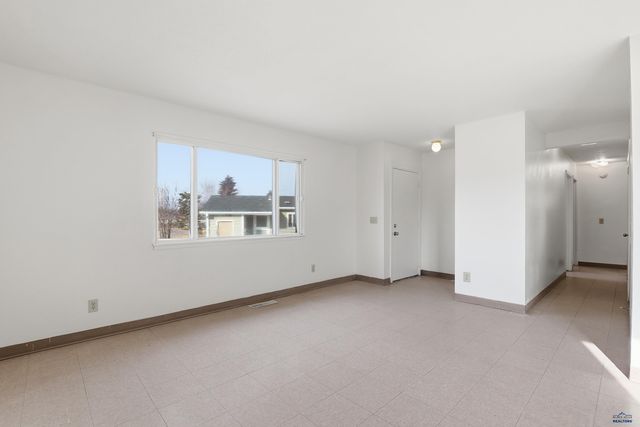 936 E OAKLAND, Rapid City, SD 57701