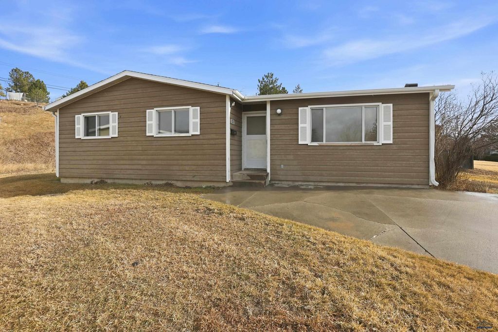 936 E OAKLAND, Rapid City, SD 57701