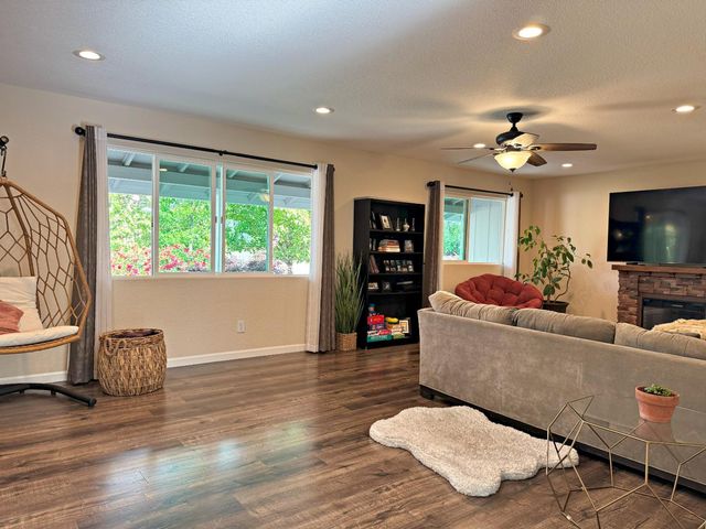 3781 Whispering Pines Ln, Shingle Springs, CA 95682