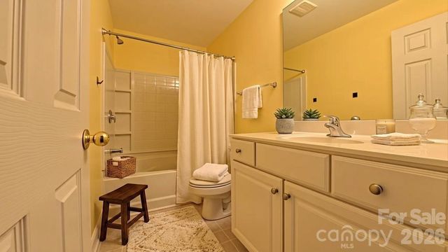 6419 Park Pond Drive, Charlotte, NC 28262