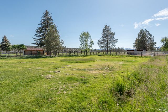 21025 SW Young Avenue, Bend, OR 97703