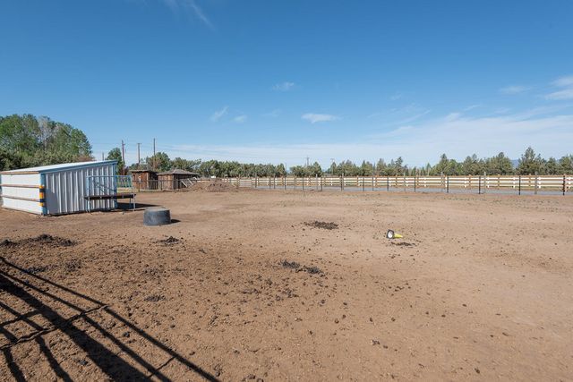 21025 SW Young Avenue, Bend, OR 97703