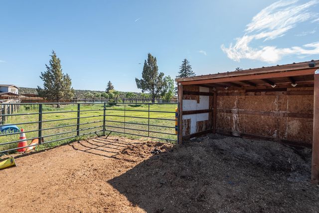 21025 SW Young Avenue, Bend, OR 97703