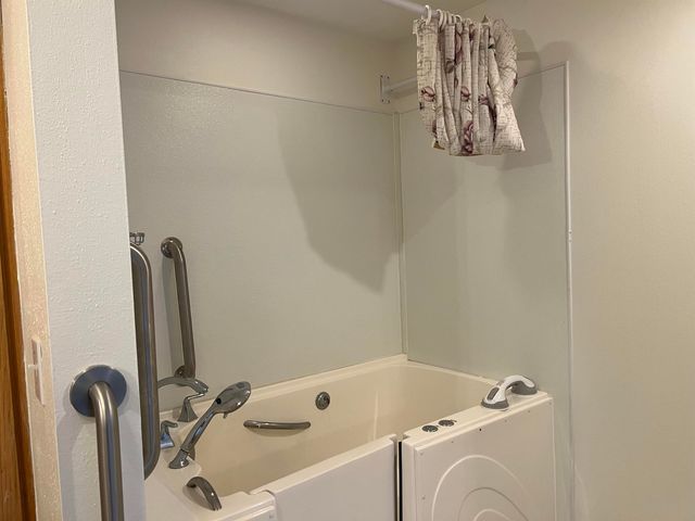 2020 E Holly Trail, Holly Lake Ranch, TX 75675