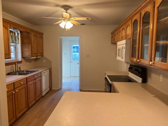 2020 E Holly Trail, Holly Lake Ranch, TX 75675