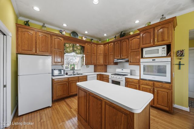 218 Bogard Ln, Mt Washington, KY 40047