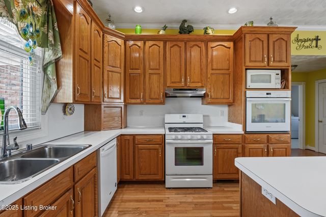 218 Bogard Ln, Mt Washington, KY 40047