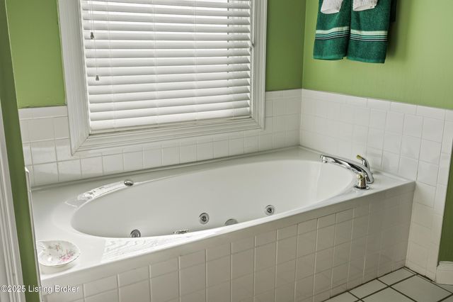 218 Bogard Ln, Mt Washington, KY 40047