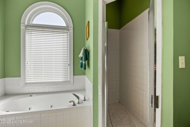 218 Bogard Ln, Mt Washington, KY 40047