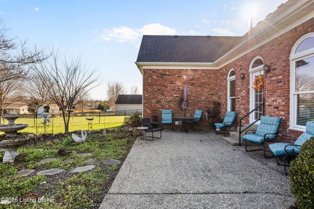 218 Bogard Ln, Mt Washington, KY 40047