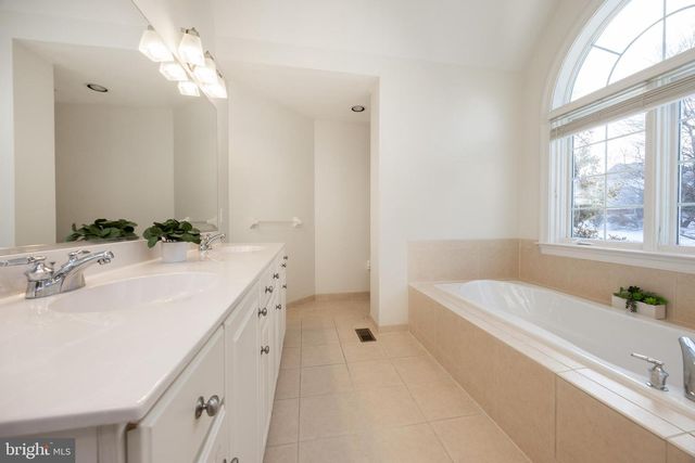 956 PINEHURST DR, Chester Springs, PA 19425