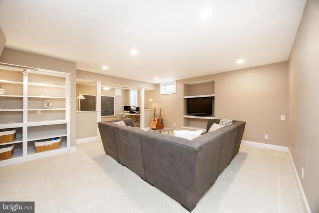 956 PINEHURST DR, Chester Springs, PA 19425