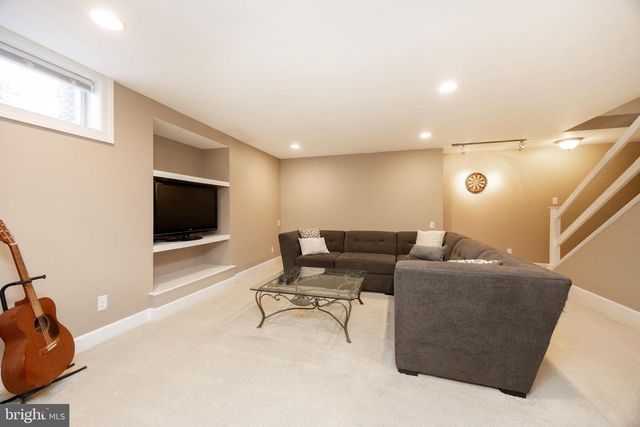 956 PINEHURST DR, Chester Springs, PA 19425