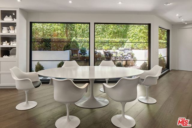 943 Moraga Drive, Los Angeles, CA 90049