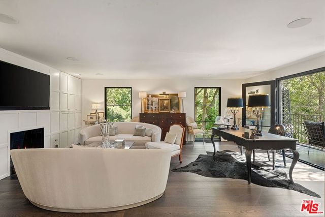 943 Moraga Drive, Los Angeles, CA 90049