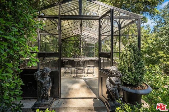 943 Moraga Drive, Los Angeles, CA 90049