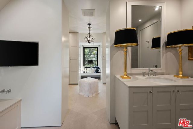 943 Moraga Drive, Los Angeles, CA 90049