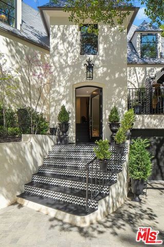 943 Moraga Drive, Los Angeles, CA 90049