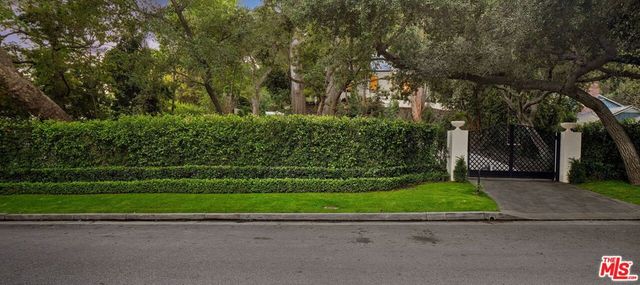 943 Moraga Drive, Los Angeles, CA 90049