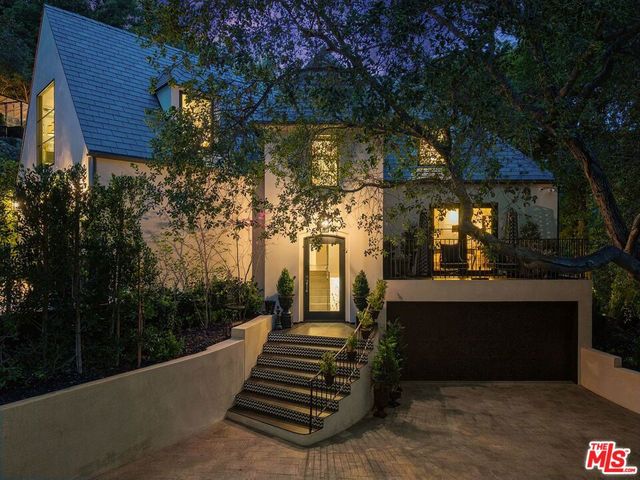 943 Moraga Drive, Los Angeles, CA 90049