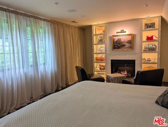 943 Moraga Drive, Los Angeles, CA 90049