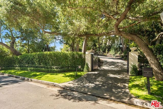 943 Moraga Drive, Los Angeles, CA 90049