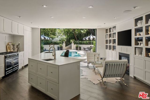 943 Moraga Drive, Los Angeles, CA 90049