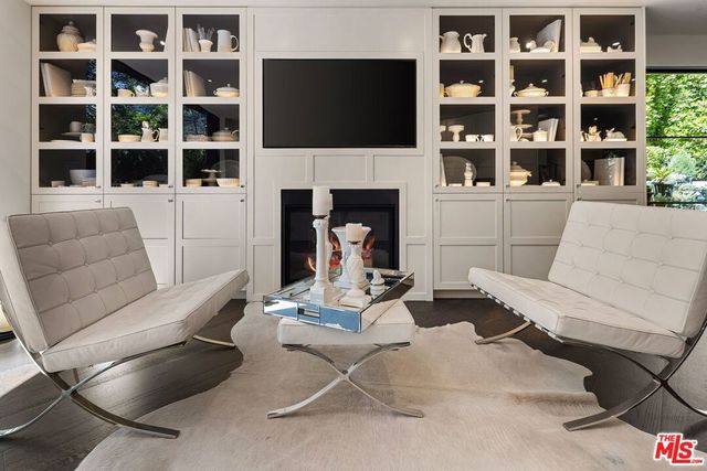 943 Moraga Drive, Los Angeles, CA 90049