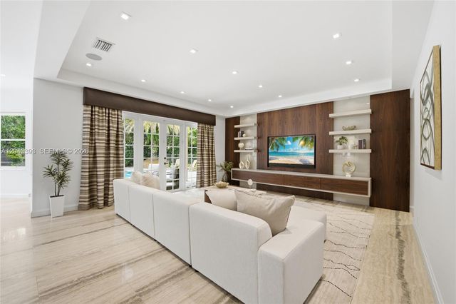 1585 Victoria Isle Way, Weston, FL 33327