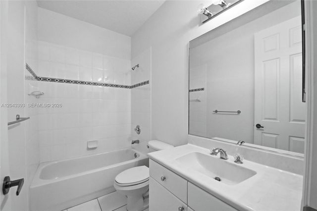 1585 Victoria Isle Way, Weston, FL 33327