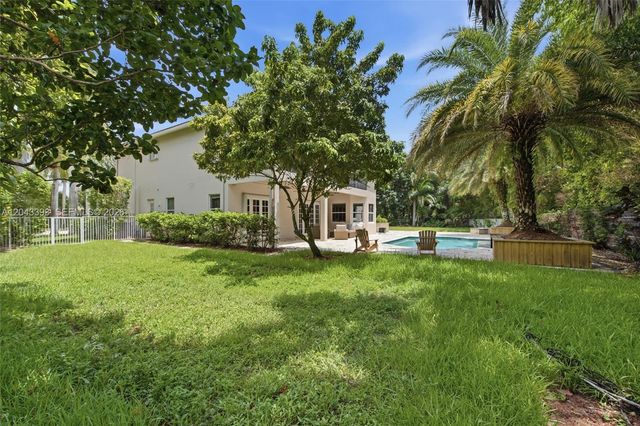 1585 Victoria Isle Way, Weston, FL 33327