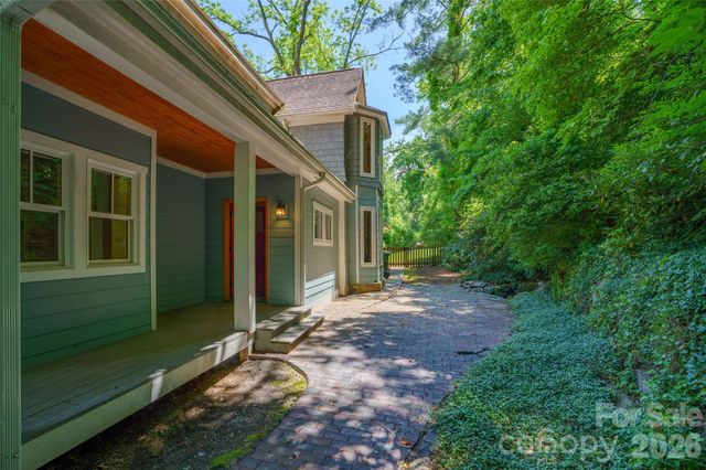 32 Delano Road, Asheville, NC 28805