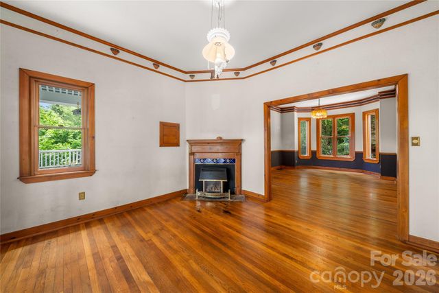 32 Delano Road, Asheville, NC 28805