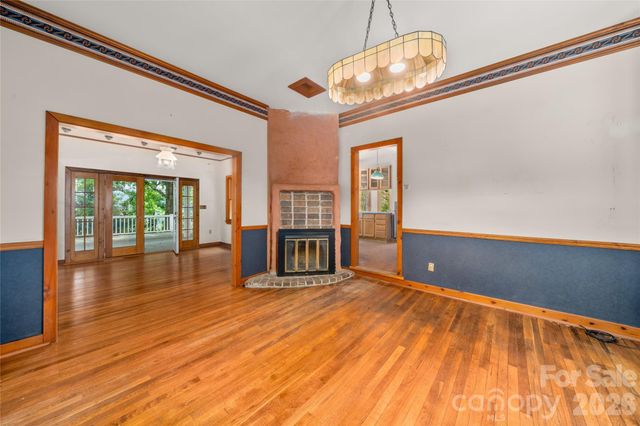 32 Delano Road, Asheville, NC 28805