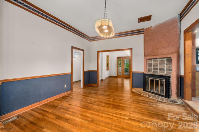 32 Delano Road, Asheville, NC 28805