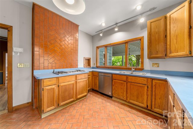 32 Delano Road, Asheville, NC 28805