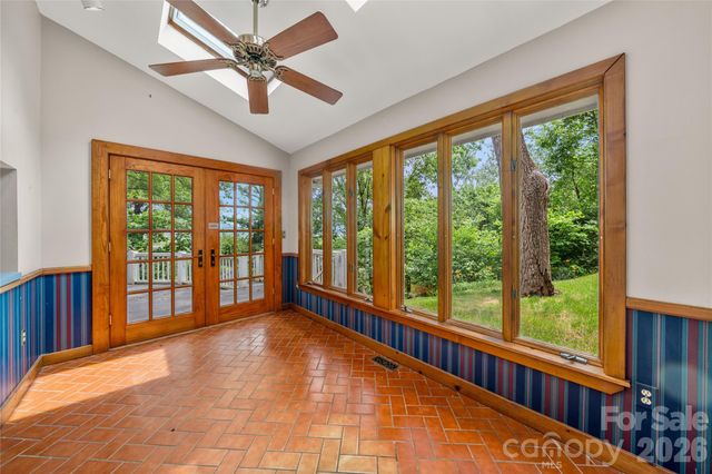 32 Delano Road, Asheville, NC 28805