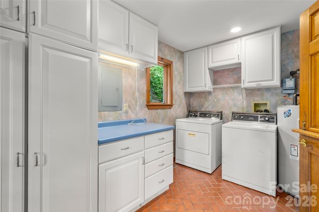 32 Delano Road, Asheville, NC 28805